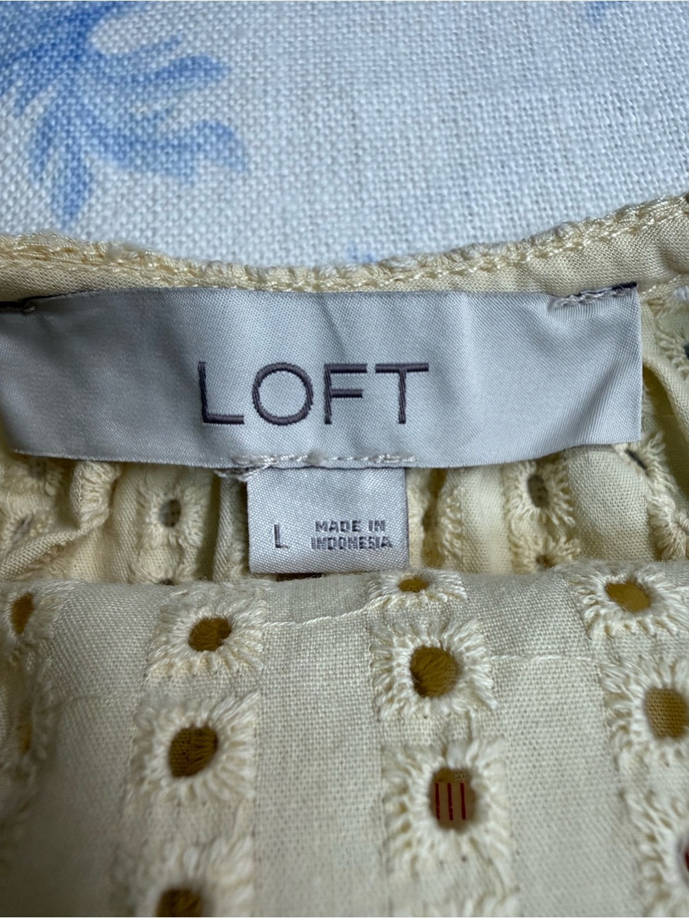 LOFT Pale Yellow Eyelet Puff Sleeve Blouse - Picture 4 of 5